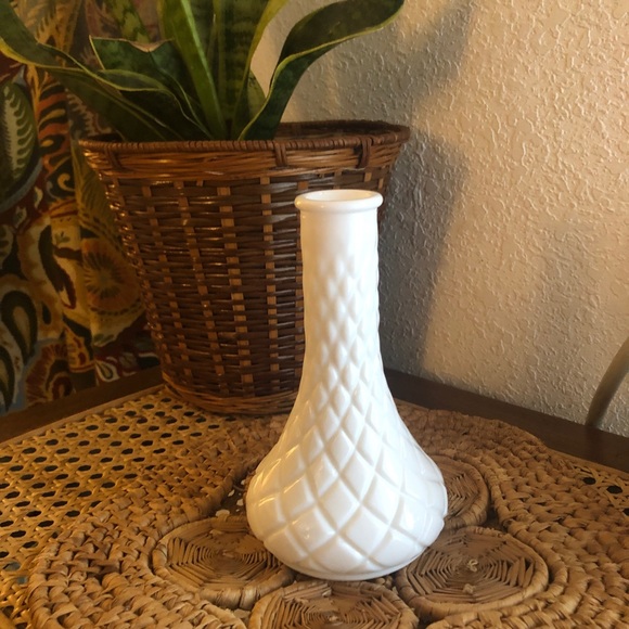 Hoosier Accents 96s Hoosier Milk Glass Diamond Ribbed Bud Vase 4062